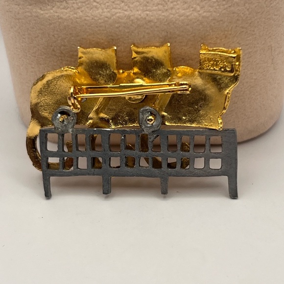 Ultra Craft adorable 3 cats sitting on a fence in gold tone - Picture 5 of 9